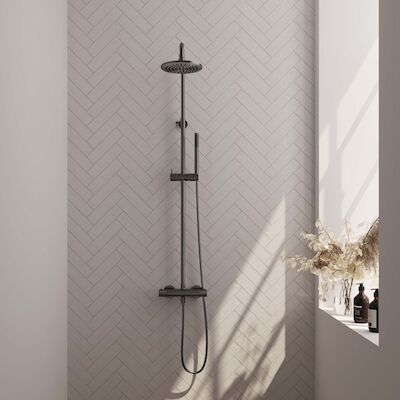 Regendoucheset Opbouw Brauer Gunmetal Carving 30 cm Thermostatisch met Staaf Handdouche Geborsteld Gunmetal